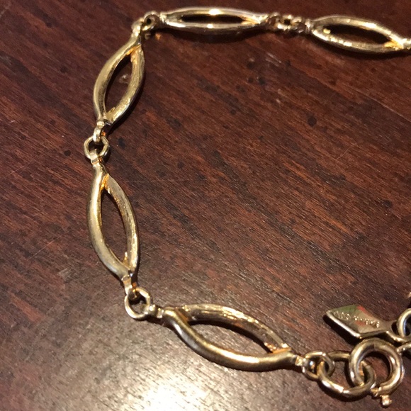 Sarah Coventry Vintage Goldtone Link Bracelet - Picture 3 of 7